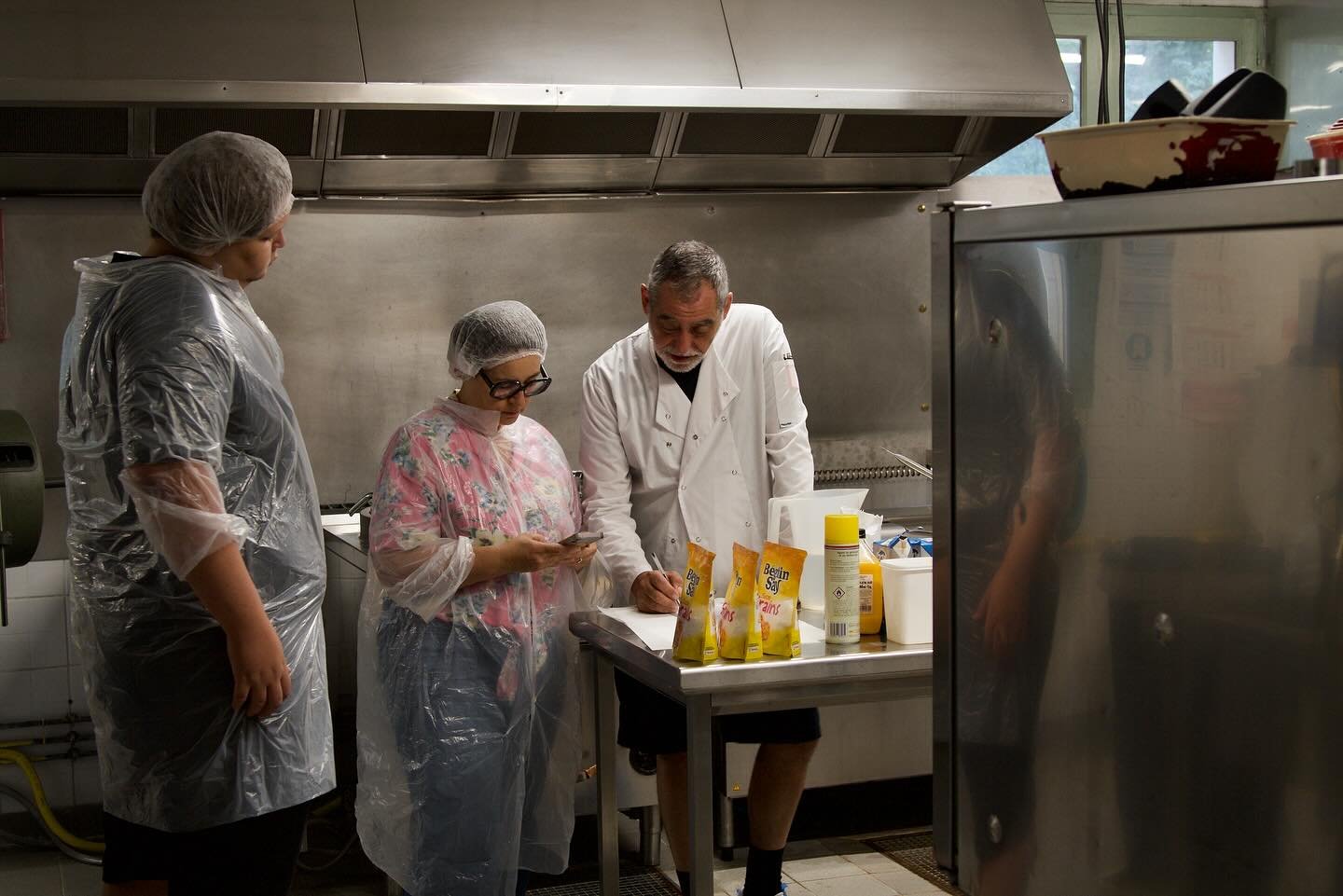 Lucien Chef Ambition at La Maison Paisible in Avignon. Episode 1: The Kitchen. 

I had the joy and honor to be invited to create a banquet and a special menu for 200 residents and guests on the opening day of a deeply moving project that brings arts 