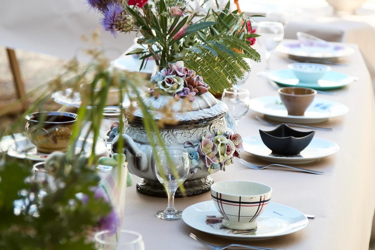 Lucien Chef Ambition at La Maison Paisible in Avignon. Episode 3: The Table

Mohamed El Khatib and the Collection Lambert in Avignon launched the third art center in nursing and invited me to prepare a banquet for 200 on the opening day. 

If the cha